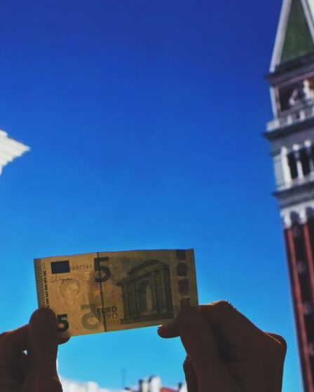 Les voyageurs britanniques ripostent alors que « plus d'un quart » reconsidère leurs projets de vacances pour éviter la taxe de séjour