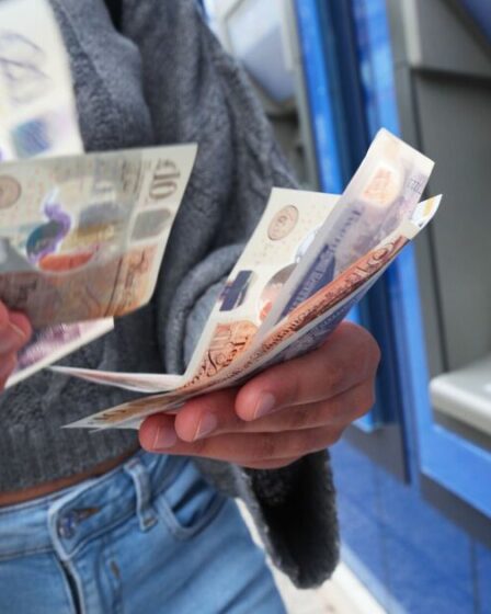 Mise à jour du DWP PIP alors que 737 £ arrivent tôt sur les comptes bancaires