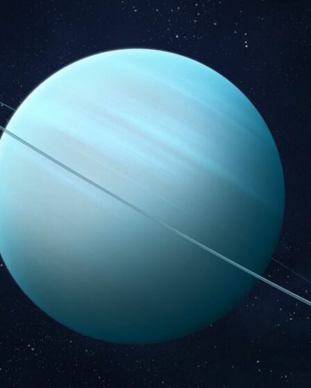 Percée de la NASA alors que des experts stupéfaits découvrent qu'il pourrait y avoir de la vie sur les lunes d'Uranus