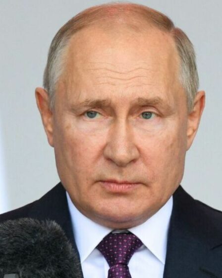 Poutine fait face à la crise de la guerre en Ukraine alors que les troupes russes se livrent à un pillage épique à Koursk