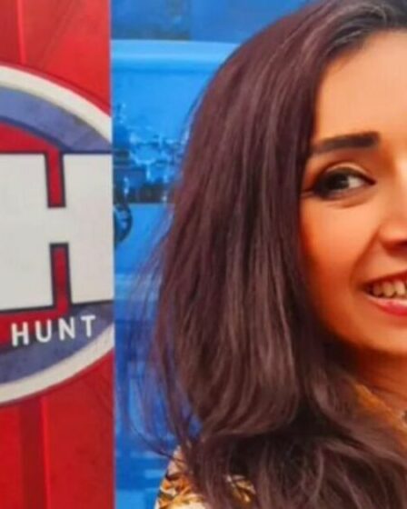 Roo Irvine de BBC Bargain Hunt est méconnaissable alors qu'elle dévoile une transformation majeure