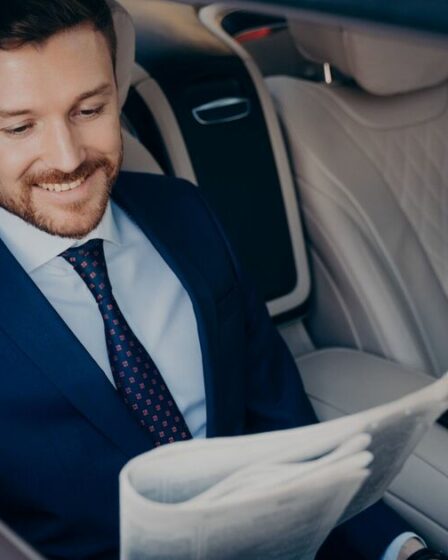 Un expert explique pourquoi lire dans la voiture vous rend malade – cela dépend des « instincts de base »