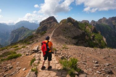 Un haut lieu touristique de l'UE frappe les touristes avec de tout nouveaux « frais de randonnée »