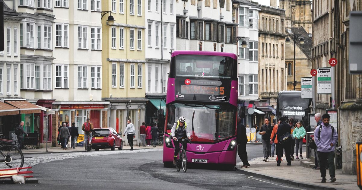 Une ville britannique offre des laissez-passer de bus gratuits aux demandeurs d'asile – tandis que les autres passagers paient 4,50 £