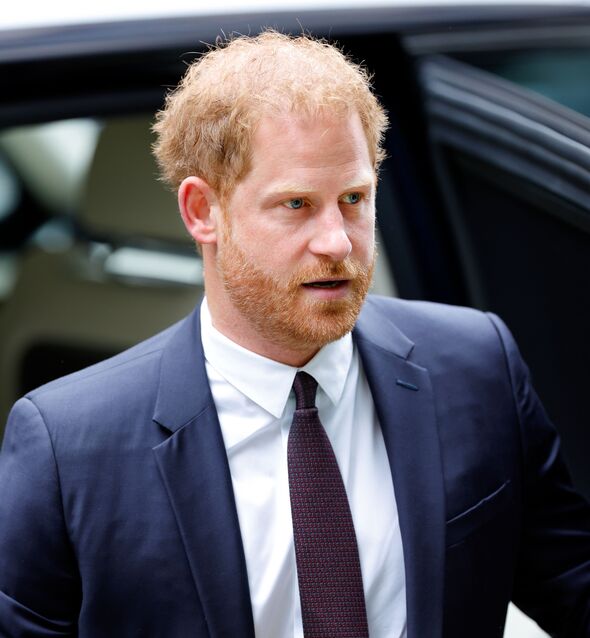 Le prince Harry en costume