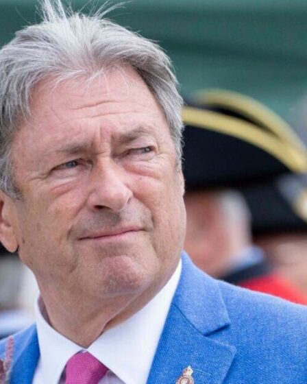 Alan Titchmarsh "très préoccupé" par le fait que sa co-star Frances Tophill "vive dans une camionnette"