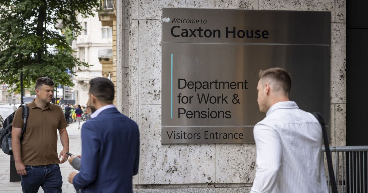 Avertissement du DWP car des millions de personnes pourraient voir leurs prestations interrompues à Noël