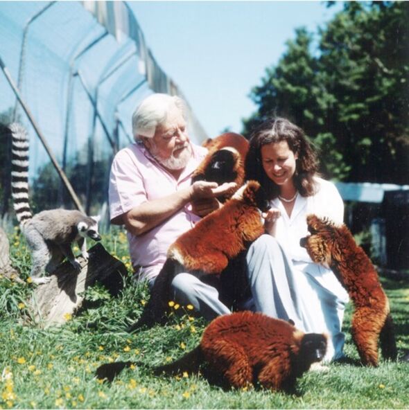   Gerald et Lee Durrell avec des lémuriens au zoo de Jersey en 1987