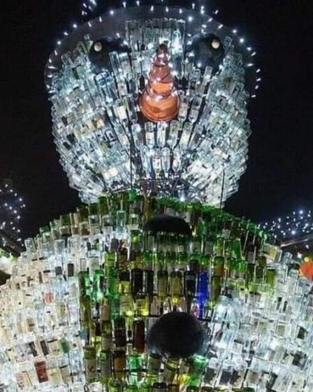 Dans l'un des pubs les plus festifs du Royaume-Uni, recouvert de 55 000 guirlandes lumineuses