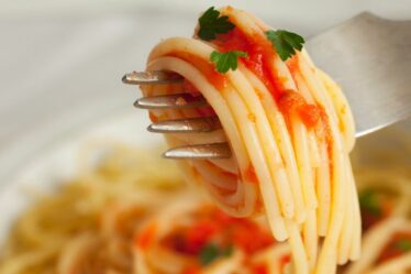 Gardez les spaghettis frais plus longtemps en utilisant la méthode facile du sac à sandwich