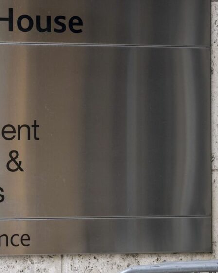 Le DWP laisse des milliers d’épargnants attendre des mois pour recevoir leur pension