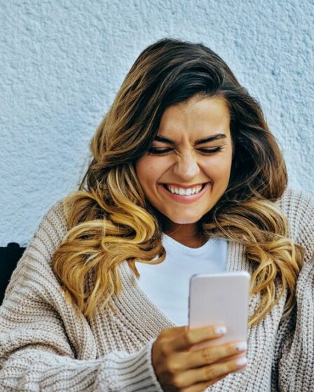 Le détenteur des NS&I Premium Bonds remporte un prix de 25 000 £ contre seulement 1 £