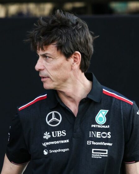 Le fils de Toto Wolff jure "à cause des pilotes de F1" alors que Max Verstappen fait face à davantage d'opposition