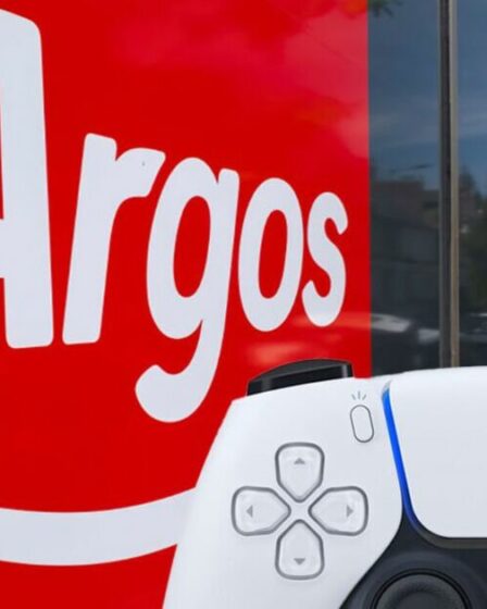 Les acheteurs d'Argos se précipitent pour acheter la PS5 Pro dans le cadre d'une offre du Nouvel An presque trop belle pour être vraie