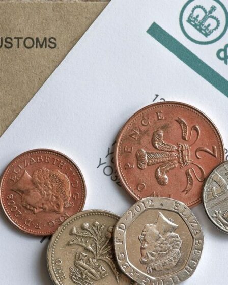 Les retraités de l'État frappés par la facture fiscale du HMRC au-delà de la règle des 30 jours