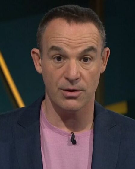 Martin Lewis dit que les conducteurs décédés peuvent toujours recevoir une indemnité de 1 100 £ pour leurs proches