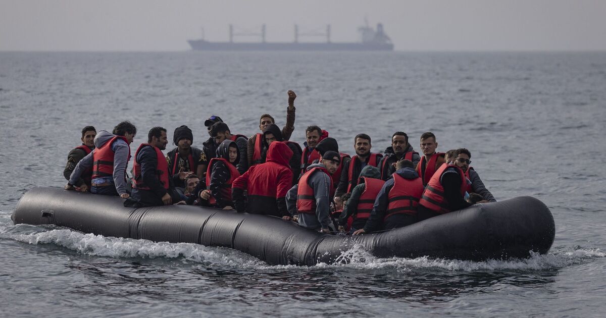 Près de 300 migrants ont traversé la Manche hier – 3 sont morts en tentant le voyage