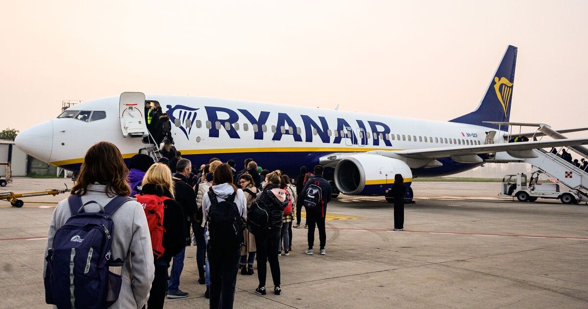 Ryanair contraint de rembourser une amende de 38 £ pour les bagages à main dans le cadre d'une première procédure judiciaire, créant ainsi un énorme précédent