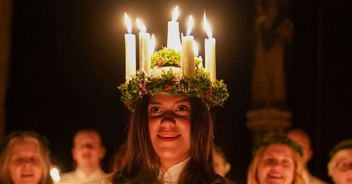 Tradition de Noël peu connue où une fille chanceuse éclaire le chemin avec une couronne de bougies