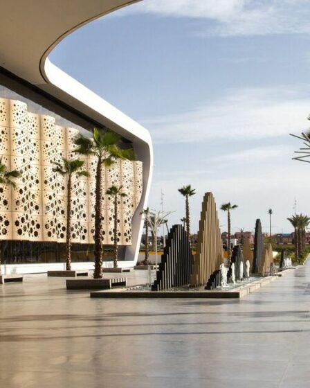 Un énorme coup de pouce à ce pays africain a donné 539 millions de livres sterling pour les trains et les aéroports