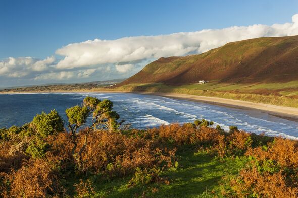 Le point blanc au loin est l'incroyable propriété du National Trust que vous pouvez louer