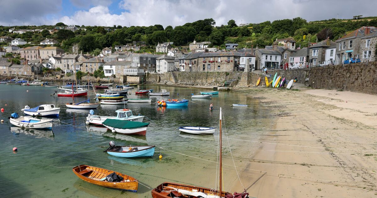 À l'intérieur du village balnéaire avec de superbes pubs couronné « le plus beau village d'Angleterre »