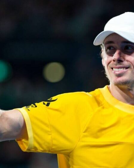 Alex de Minaur dit au public pourquoi il est « malade et fatigué » à la United Cup