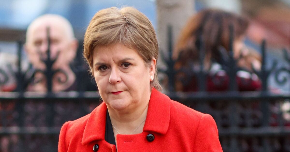 La « honteuse » Nicola Sturgeon critiquée pour avoir refusé de qualifier le violeur trans d'homme