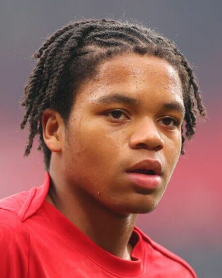 La réaction de la star de Liverpool aux débuts de Rio Ngumoha, 16 ans, lors de la victoire en FA Cup en dit long