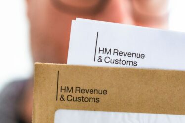 Les contribuables ont émis un avertissement de 100 £ alors que la date limite clé du HMRC devrait atteindre dans quelques semaines