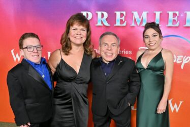 Warwick Davis poursuit l'hôpital pour négligence après la mort tragique de sa femme