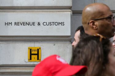 HMRC dit aux travailleurs de «vérifier cette semaine» pour 2 212 £ non réclamées