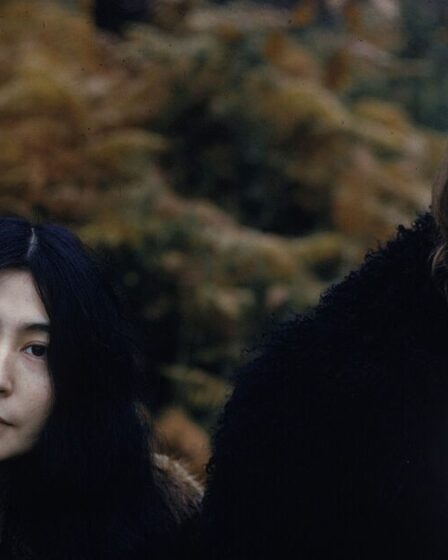 La performance `` embarrassante '' de Yoko Ono avec John Lennon divise les fans en clip viral