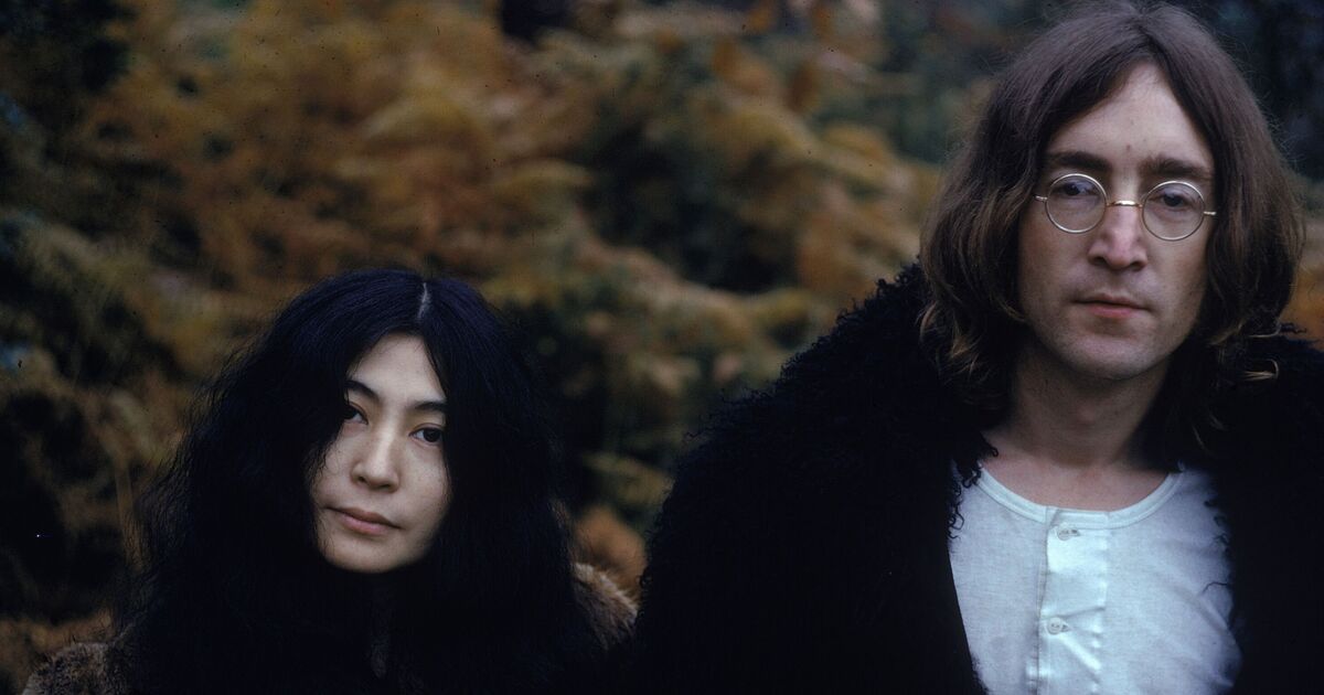 La performance `` embarrassante '' de Yoko Ono avec John Lennon divise les fans en clip viral