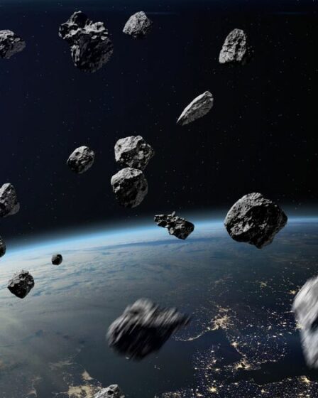 Les scientifiques avertissent les «chutes de débris» dans l'espace pourraient menacer les vols