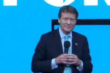 Richard Tice se lance contre les «chauves-souris ***» 100 millions de livres sterling dans un discours enflammé