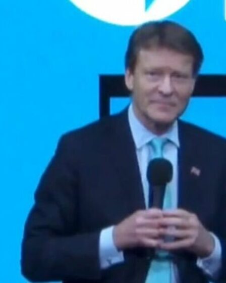 Richard Tice se lance contre les «chauves-souris ***» 100 millions de livres sterling dans un discours enflammé