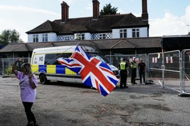 Asylum Hotel Protests Live: Police Brace pour plus de fureur de migration après avoir entretenu