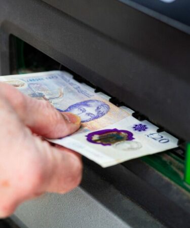 DWP envoie 921 £ aux retraités de l'État ce vendredi s'ils ont un code à 2 chiffres