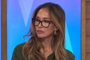 Des femmes en vrac star `` blanchies '' dans les airs alors que le choc `` maladroit '' étincelle la fureur des fans