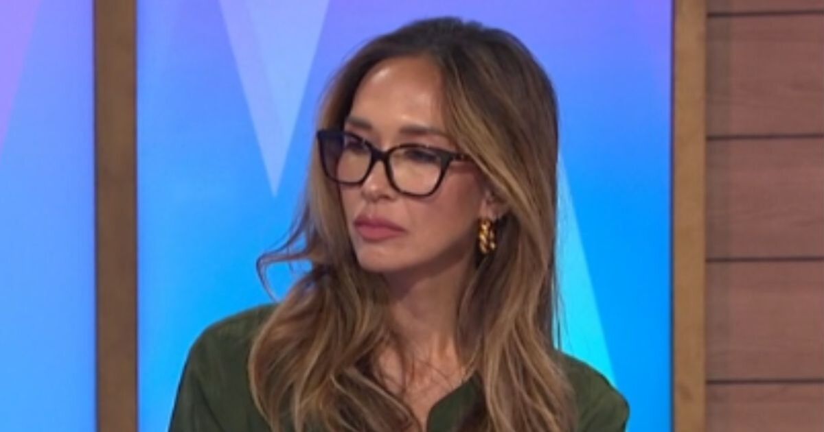 Des femmes en vrac star `` blanchies '' dans les airs alors que le choc `` maladroit '' étincelle la fureur des fans