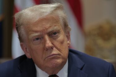 Donald Trump a fait un coup humiliant alors que CNN partage une énorme mise à jour d'immigration