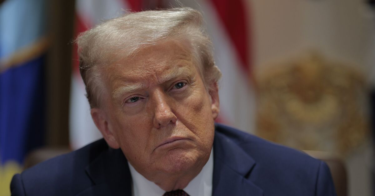 Donald Trump a fait un coup humiliant alors que CNN partage une énorme mise à jour d'immigration