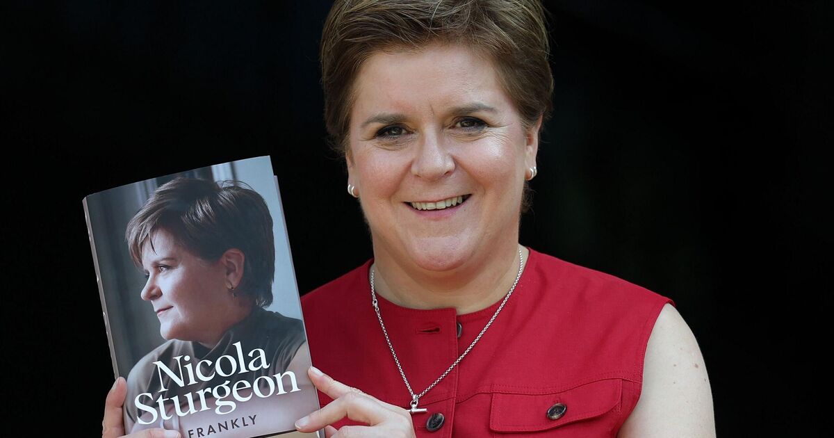Humiliation pour Nicola Sturgeon alors que le livre a été réduit à 50% dans les jours suivant les étagères