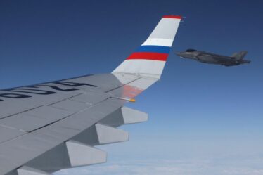 Les États-Unis interceptent des avions de guerre russes près de l'Alaska alors que l'Ukraine Peace parle de stalle