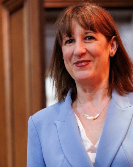 Rachel Reeves a avancé avec un raid fiscal 'malgré un énorme jalon de 10 milliards de livres sterling