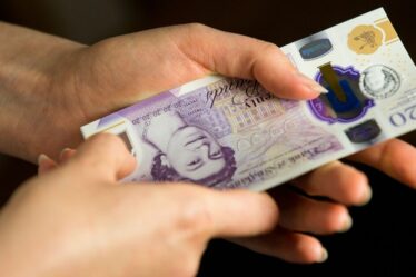 Toute personne ayant des économies dans un type de compte bancaire a demandé à agir à partir de mercredi