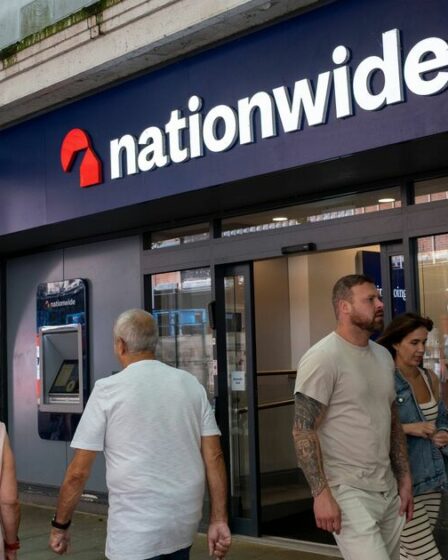 À l'échelle nationale pour payer aux clients 175 £ gratuitement «s'ils ont 1 000 £ de compte bancaire»