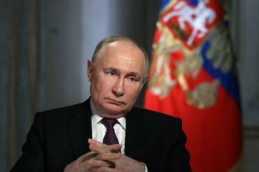 Avertissement du navire d'espionnage russe «fléchissant ses muscles» à travers l'Europe