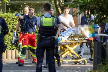 Essen School poignardage: un knifman abattu après que l'enseignant a attaqué et que la police s'est précipitée